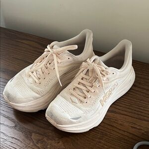 Hoka women’s bondi 9